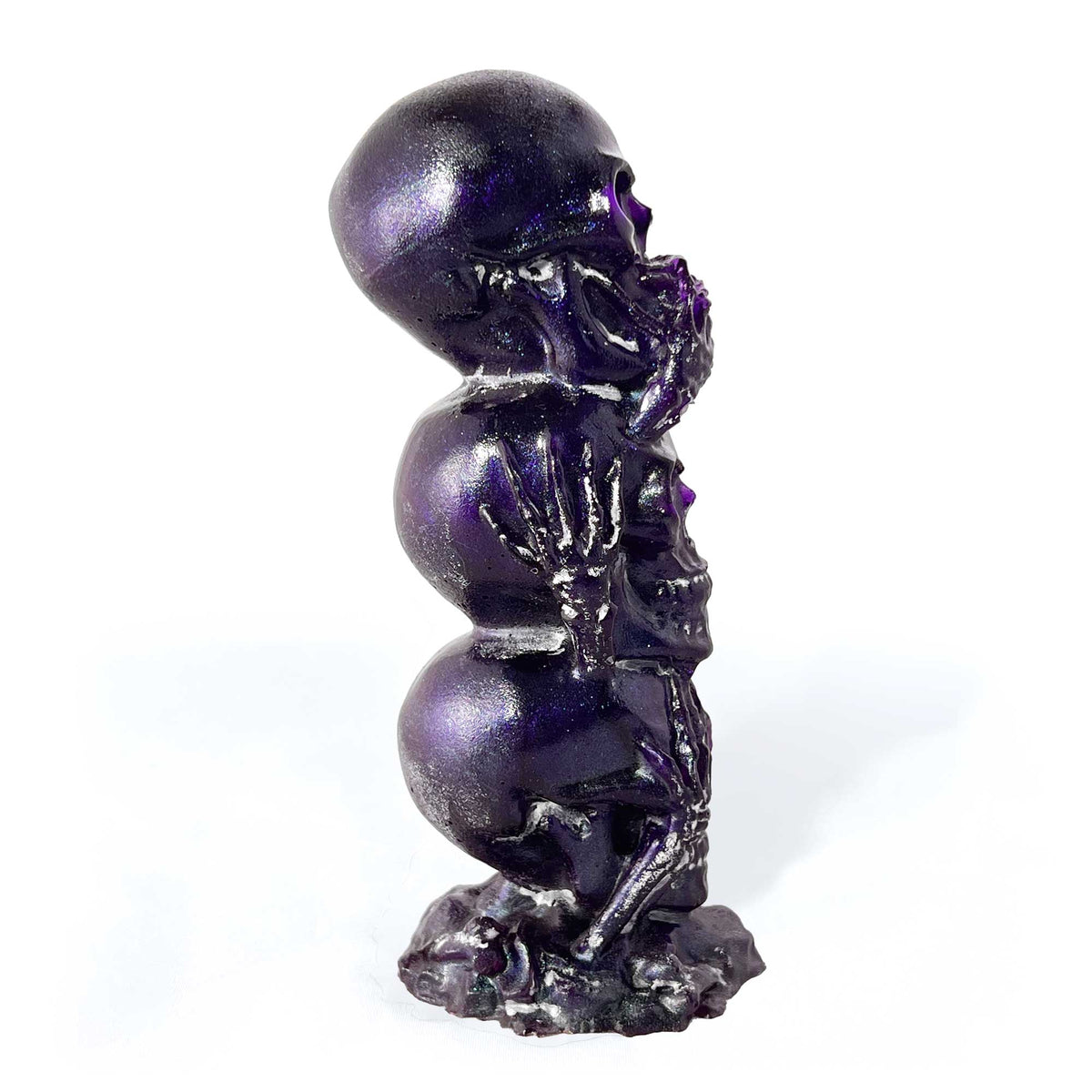 Side view of Three Wise Skulls resin Halloween statue showing stacked skull details and metallic finish